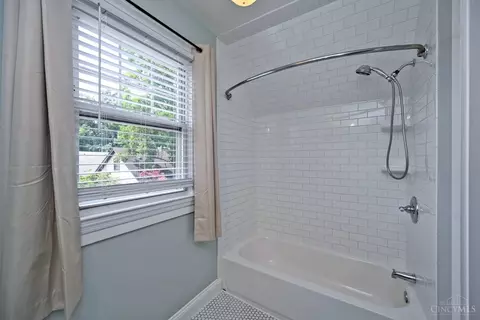 Bath - 3559 Rawson Pl, Cincinnati, OH 45209 photo 4 of 4