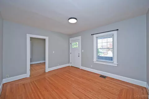 Living - 3559 Rawson Pl, Cincinnati, OH 45209 photo 3 of 4