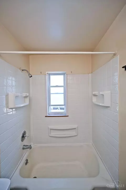 Bath - 24 Gahl Ter, Reading, OH 45215 photo 2 of 2