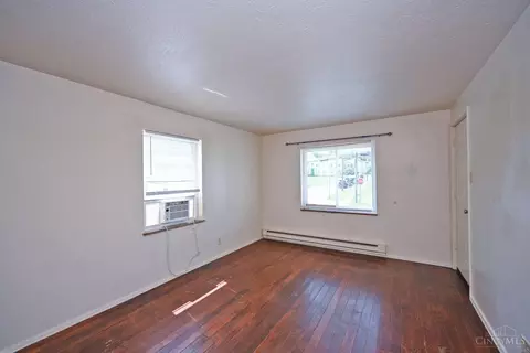 Living - 24 Gahl Ter, Reading, OH 45215 photo 4 of 4