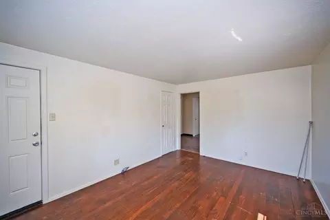 Living - 24 Gahl Ter, Reading, OH 45215 photo 2 of 4