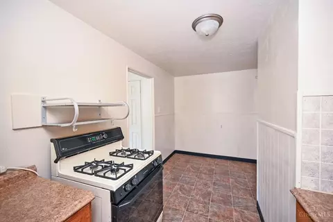 Kitchen - 24 Gahl Ter, Reading, OH 45215 photo 3 of 3