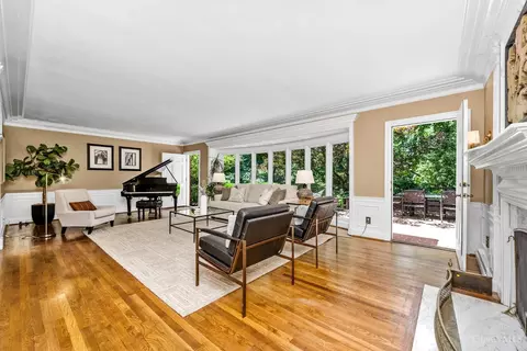 Living - 5475 Waring Dr, Cincinnati, OH 45243 photo 3 of 6