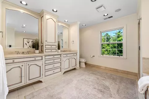 Bath - 5475 Waring Dr, Cincinnati, OH 45243 photo 1 of 4