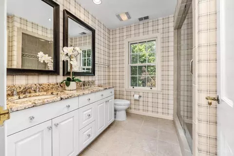 Bath - 5475 Waring Dr, Cincinnati, OH 45243 photo 4 of 4