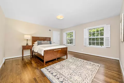 Bedroom - 5475 Waring Dr, Cincinnati, OH 45243 photo 5 of 6