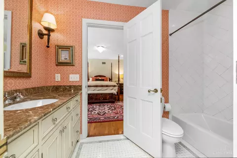 Bath - 5475 Waring Dr, Cincinnati, OH 45243 photo 3 of 4