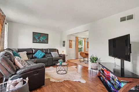 Living - 136 Hearthstone Ct, Hamilton Township, OH 45039 photo 1 of 4