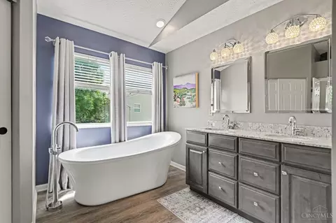 Bath - 136 Hearthstone Ct, Hamilton Township, OH 45039 photo 2 of 3