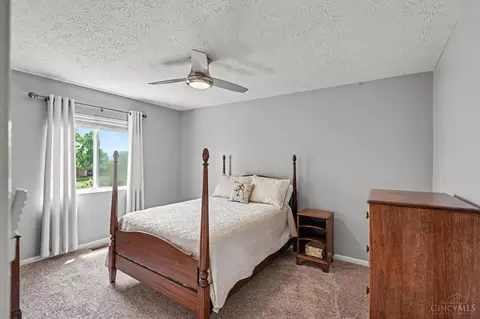 Bedroom - 136 Hearthstone Ct, Hamilton Township, OH 45039 photo 2 of 3