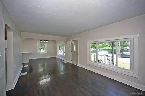 Living - 2759 Rushland Dr, Kettering, OH 45419 photo 2 of 5