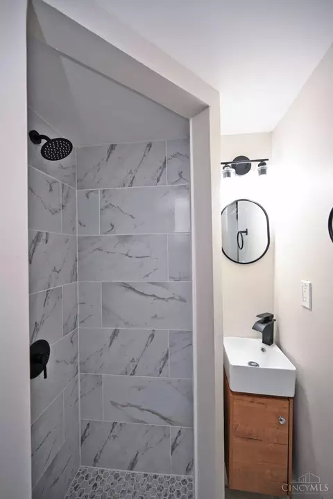 Bath - 2759 Rushland Dr, Kettering, OH 45419 photo 3 of 3