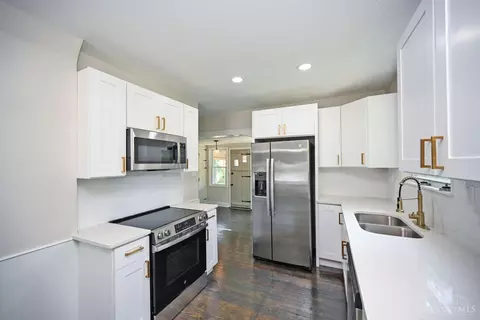 Kitchen - 2759 Rushland Dr, Kettering, OH 45419 photo 3 of 6