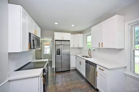 Kitchen - 2759 Rushland Dr, Kettering, OH 45419 photo 2 of 6