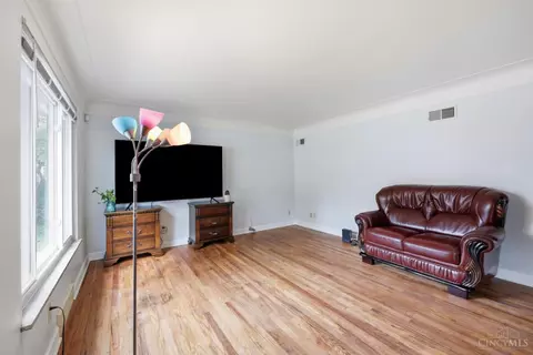 Living - 8785 Mockingbird Ln, Cincinnati, OH 45231 photo 1 of 5