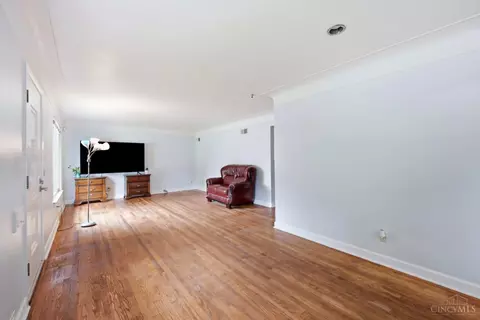 Living - 8785 Mockingbird Ln, Cincinnati, OH 45231 photo 4 of 5