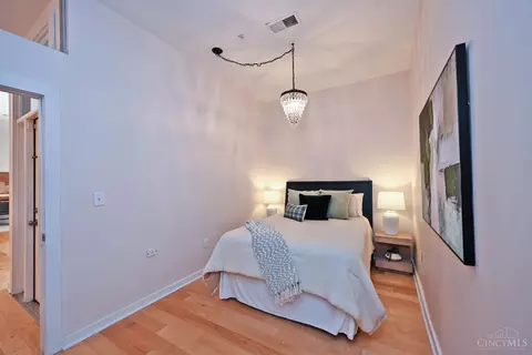 Bedroom - 1150 Vine St, Cincinnati, OH 45202 photo 2 of 3