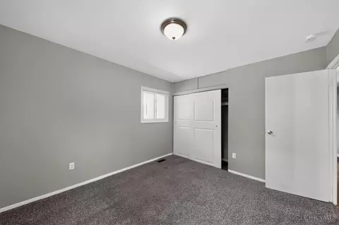 Bedroom - 2454 Schon Dr, Cincinnati, OH 45231 photo 2 of 5