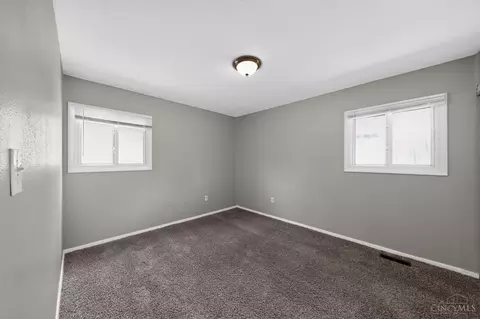 Bedroom - 2454 Schon Dr, Cincinnati, OH 45231 photo 5 of 5