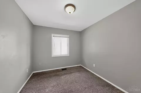 Bedroom - 2454 Schon Dr, Cincinnati, OH 45231 photo 3 of 5