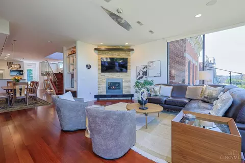 Living - 502 Baum St, Cincinnati, OH 45202 photo 2 of 6