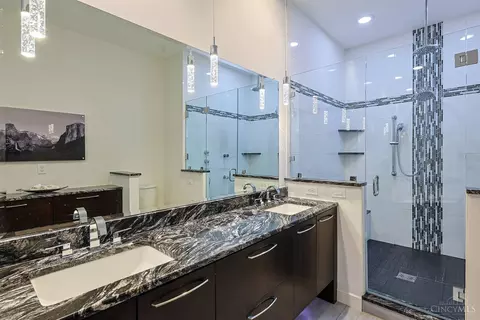 Bath - 502 Baum St, Cincinnati, OH 45202 photo 2 of 8