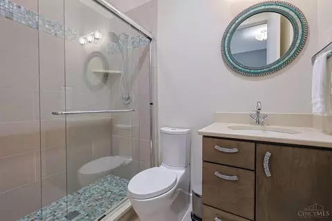 Bath - 502 Baum St, Cincinnati, OH 45202 photo 6 of 8