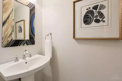 Bath - 502 Baum St, Cincinnati, OH 45202 photo 8 of 8