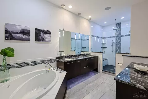 Bath - 502 Baum St, Cincinnati, OH 45202 photo 1 of 8