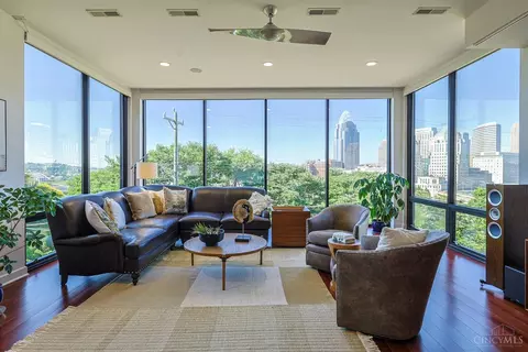 Living - 502 Baum St, Cincinnati, OH 45202 photo 6 of 6