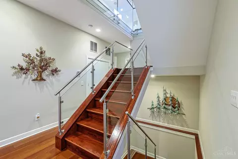Entry Way - 502 Baum St, Cincinnati, OH 45202 photo 5 of 8