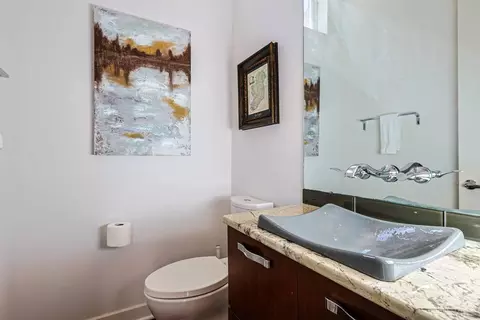 Bath - 502 Baum St, Cincinnati, OH 45202 photo 4 of 8