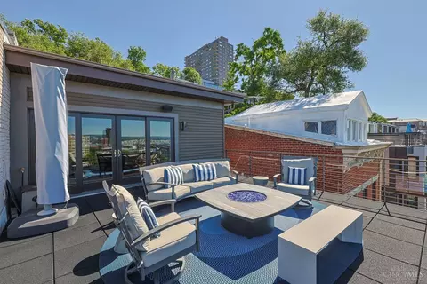 Exterior - 502 Baum St, Cincinnati, OH 45202 photo 2 of 9