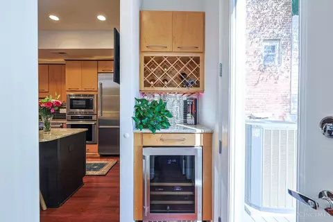 Entry Way - 502 Baum St, Cincinnati, OH 45202 photo 4 of 8
