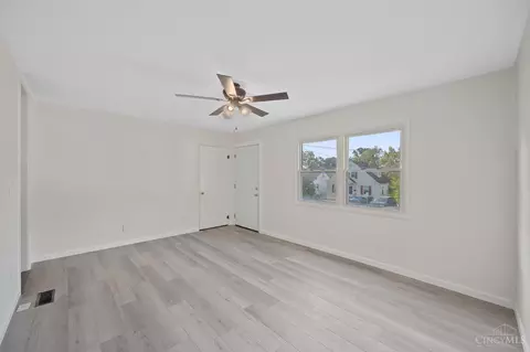 Living - 1914 Ashbrook Dr, Cincinnati, OH 45238 photo 1 of 4