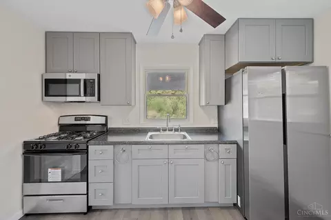 Kitchen - 1914 Ashbrook Dr, Cincinnati, OH 45238 photo 2 of 3