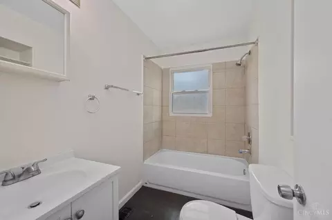 Bath - 1914 Ashbrook Dr, Cincinnati, OH 45238 photo 1 of 2