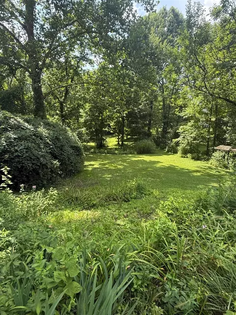Exterior - 3177 Ebenezer Rd, Cincinnati, OH 45248 photo 6 of 13