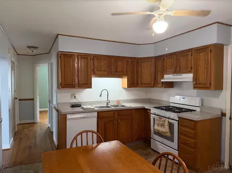 Kitchen - 3177 Ebenezer Rd, Cincinnati, OH 45248 photo 2 of 2