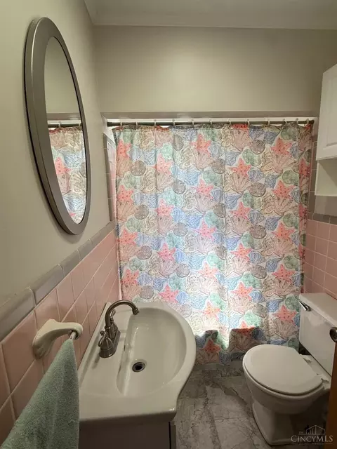 Bath - 3177 Ebenezer Rd, Cincinnati, OH 45248 photo 1 of 1