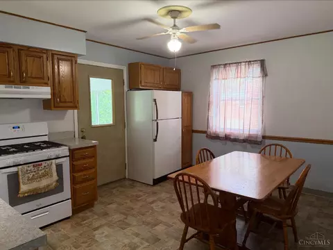 Kitchen - 3177 Ebenezer Rd, Cincinnati, OH 45248 photo 1 of 2