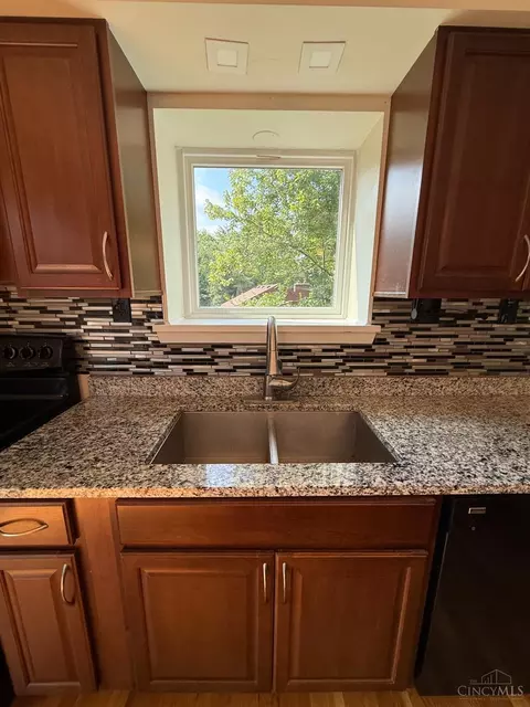 2420 Devils Backbone Rd, Cincinnati, OH 45233 photo 11