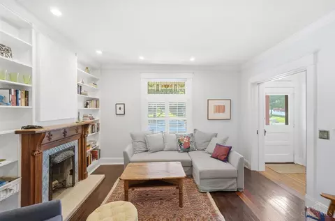 Living - 3363 Morrison Ave, Cincinnati, OH 45220 photo 3 of 5