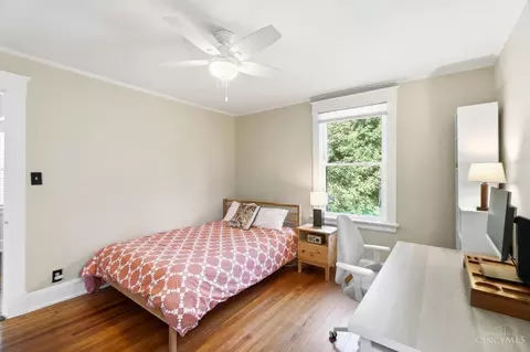 Bedroom - 3363 Morrison Ave, Cincinnati, OH 45220 photo 3 of 10