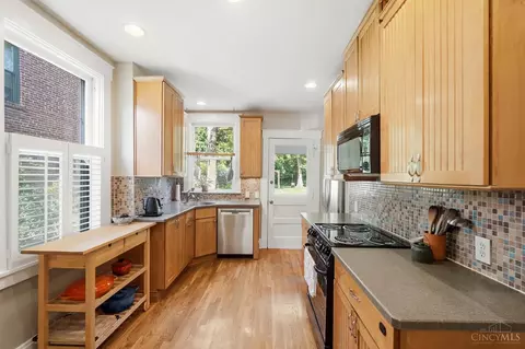 Kitchen - 3363 Morrison Ave, Cincinnati, OH 45220 photo 2 of 4