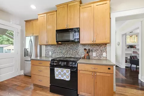 Kitchen - 3363 Morrison Ave, Cincinnati, OH 45220 photo 4 of 4