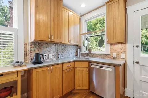 Kitchen - 3363 Morrison Ave, Cincinnati, OH 45220 photo 3 of 4