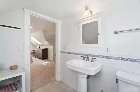 Bath - 3363 Morrison Ave, Cincinnati, OH 45220 photo 5 of 6