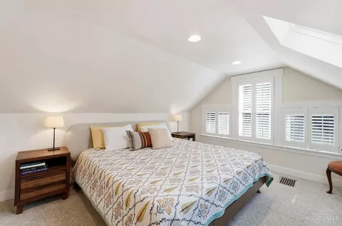 Bedroom - 3363 Morrison Ave, Cincinnati, OH 45220 photo 1 of 10