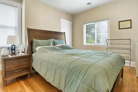 Bedroom - 2786 Markbreit Ave, Cincinnati, OH 45209 photo 4 of 5